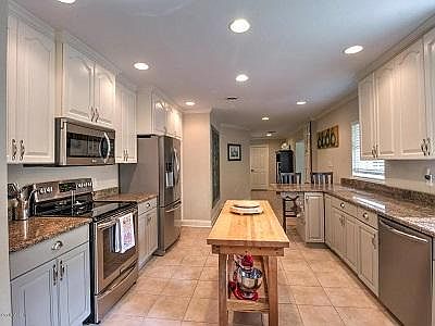 4th image of 1410 SE 20th Ave
