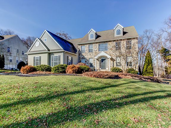 2nd image of 127 Red Oak Dr