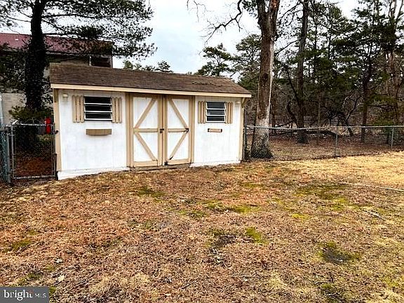 4th image of 228 Fenimore Dr