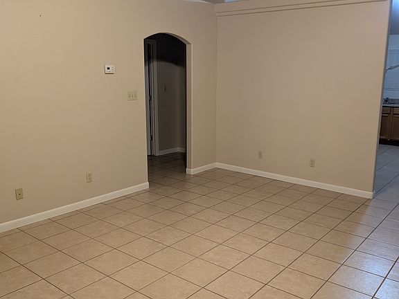 2nd image of 477 Butterfield Rd #A