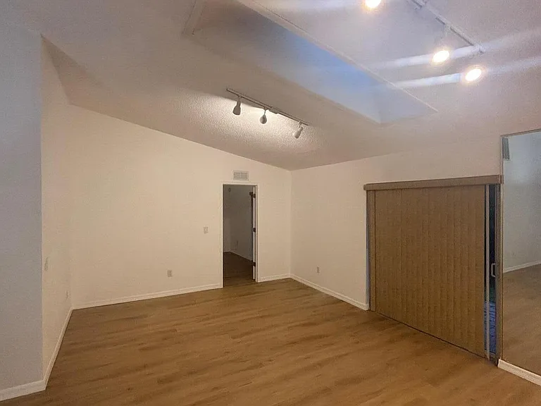 145 Riverwalk Ct — Photo 31