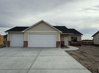 1611 Midway Ct, Valley Center, KS 67147