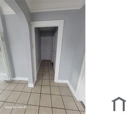 4th image of 111 W 52nd Pl