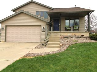 5506 Red Oak Trl, Mc Farland, WI 53558