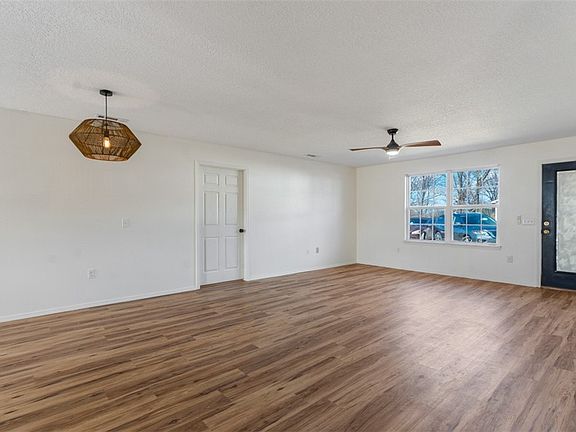 4th image of 22057 Dorothy Dr