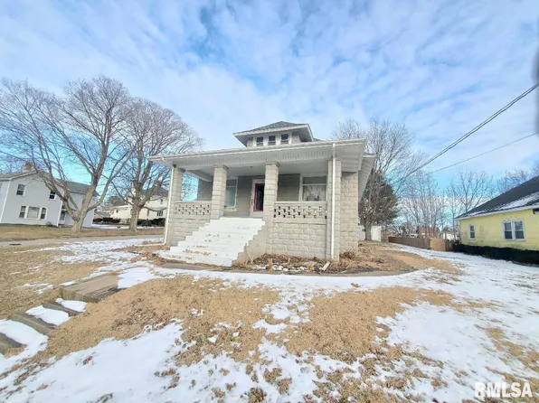 514 N Adams St, Washburn, IL 61570