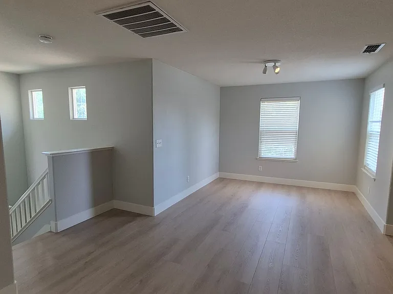 11 Long Warf Pl — Photo 13