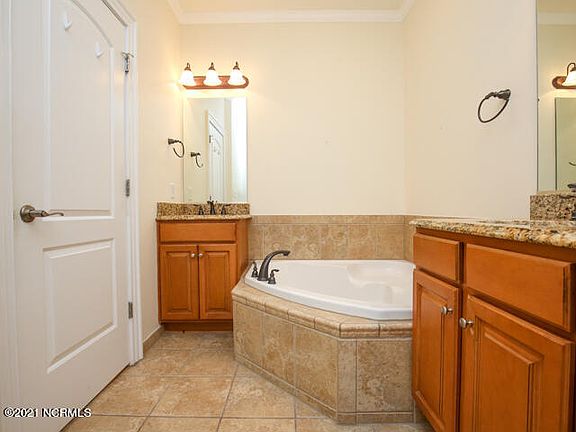 4th image of 305 S Lake Park Boulevard #208