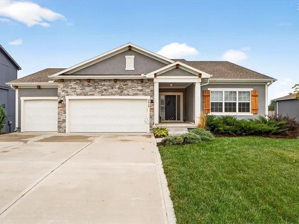 9015 NE 111th Pl, Kansas City, MO 64157