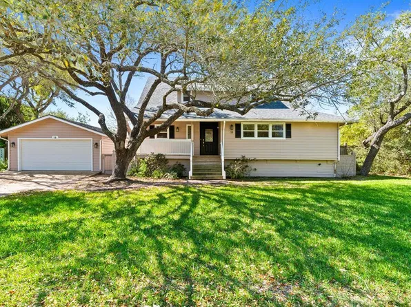 18 Bahama St S, Rockport, TX 78382