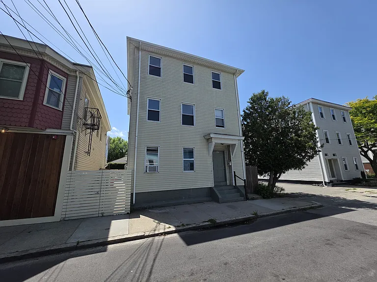 47 Courtland St 3rdFlr 2B/1B FreshPaint SSAppliances Laundry NOPets — Photo 11