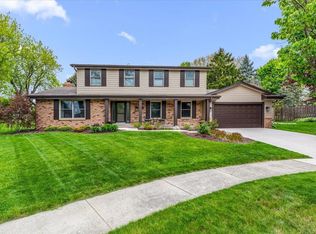 800 Sweetbriar COURT, Waukesha, WI 53186