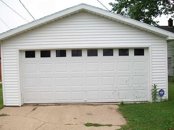 2nd image of 1607 College St