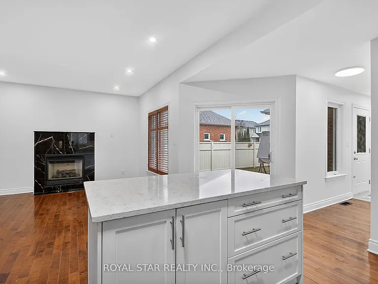 1448 Queensdale Ave — Photo 14
