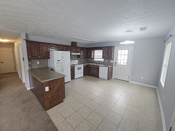 4th image of 817 Pine Hill Ct