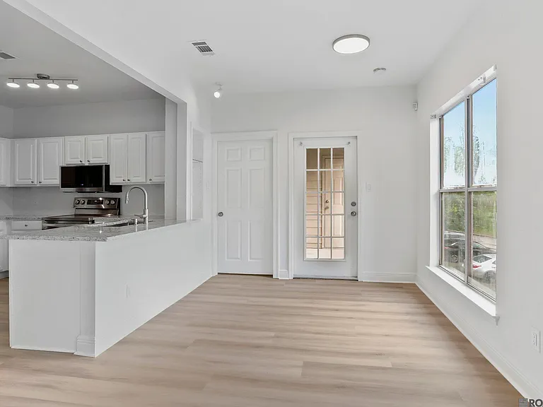 5165 Etta St #8-E — Photo 4