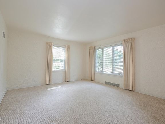 4th image of 1921 Lakeway Ave