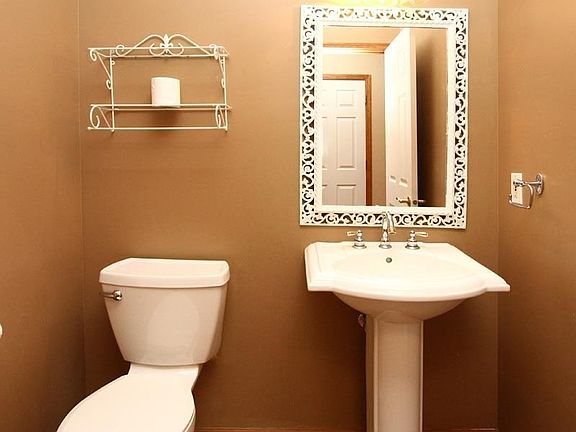 4th image of 3831 Petersburg Ct