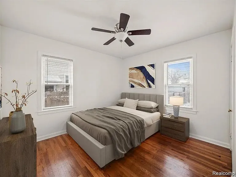3350 Prairie Ave — Photo 9