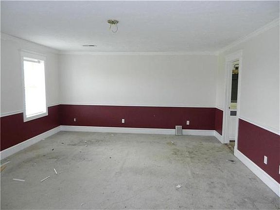 2nd image of 385 Heathridge Dr