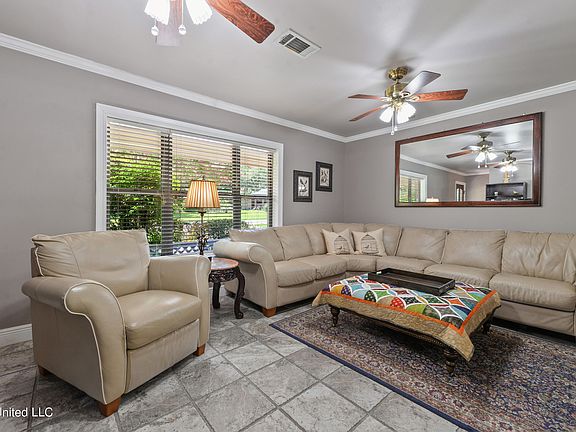 4th image of 111 Marcie Dr