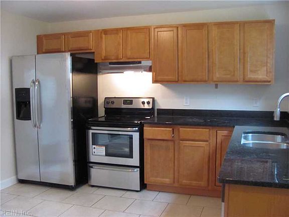 3rd image of 1203 Cavalier Blvd
