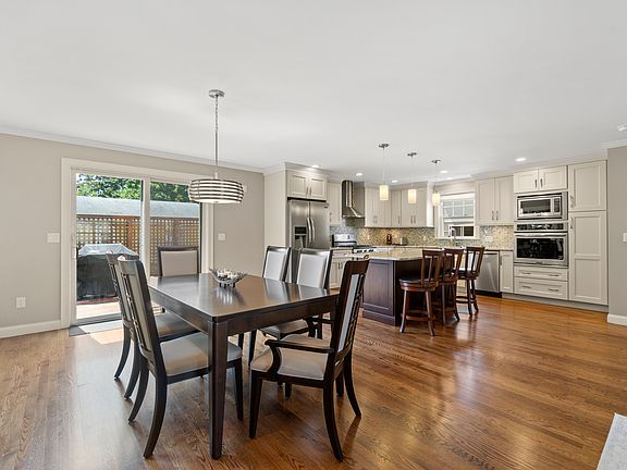 5th image of 128 Charlotte Dr