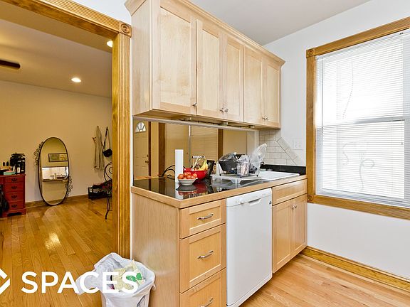 2nd image of 2927 W Belmont Ave #1RA