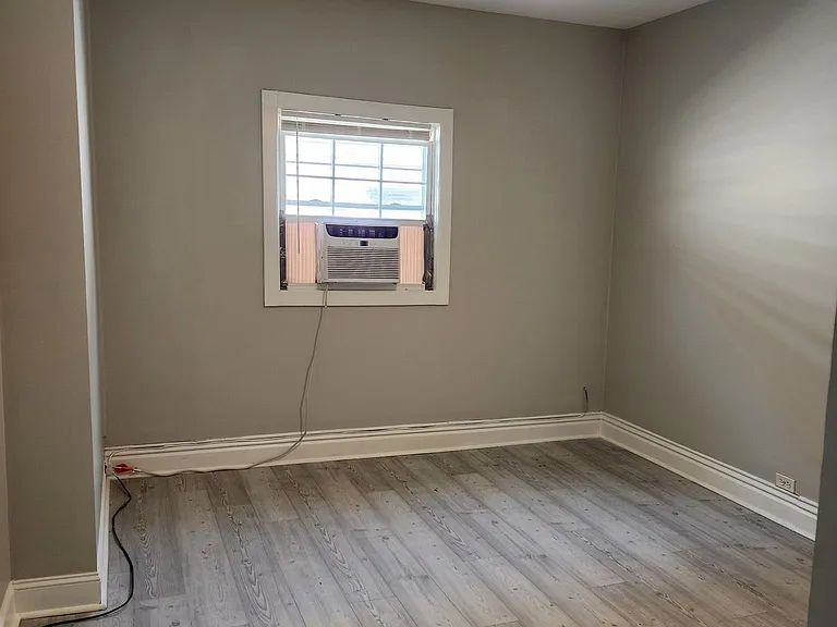 Middle Bedroom