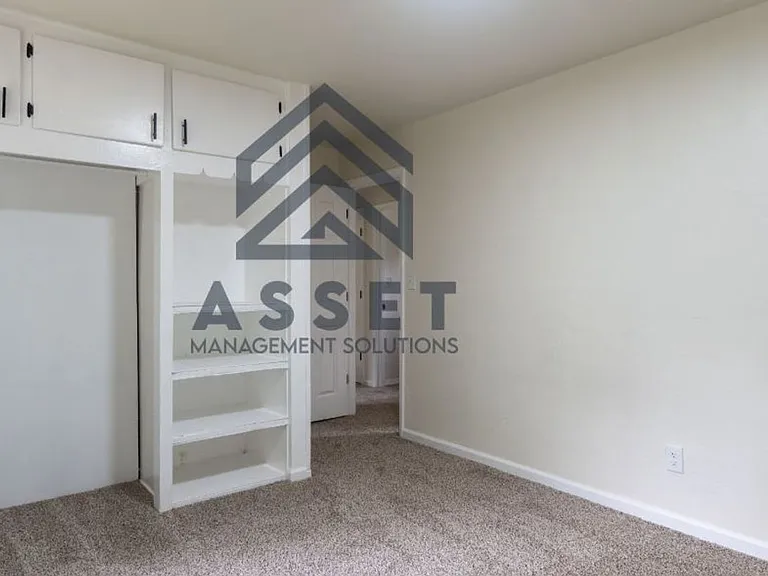 1040 Sycamore Dr — Photo 17
