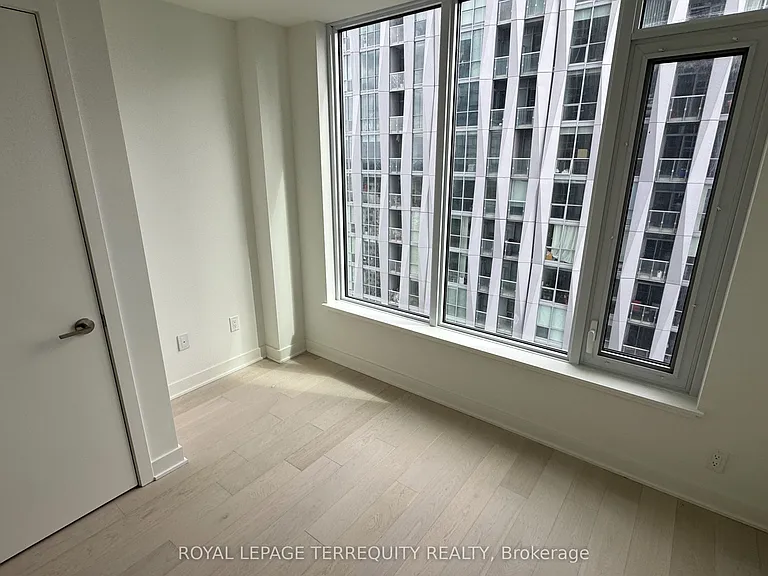 11 Yorkville Ave #4906 — Photo 14