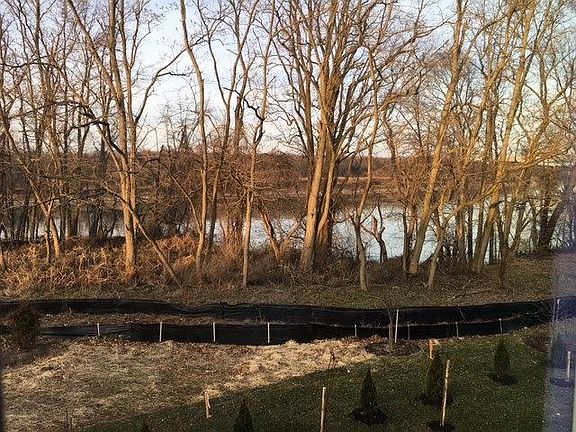 3rd image of 557 Canal Dr