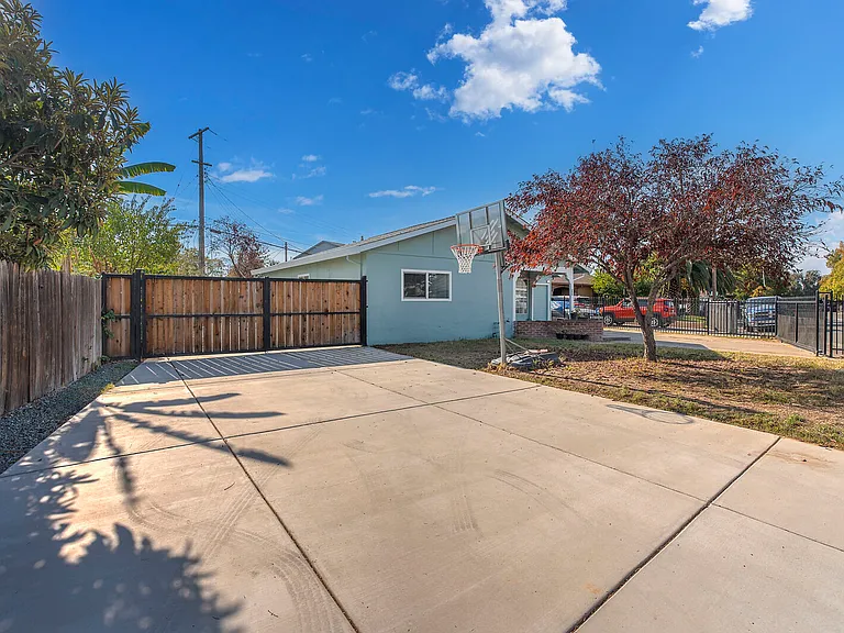 290 Lindley Dr — Photo 11
