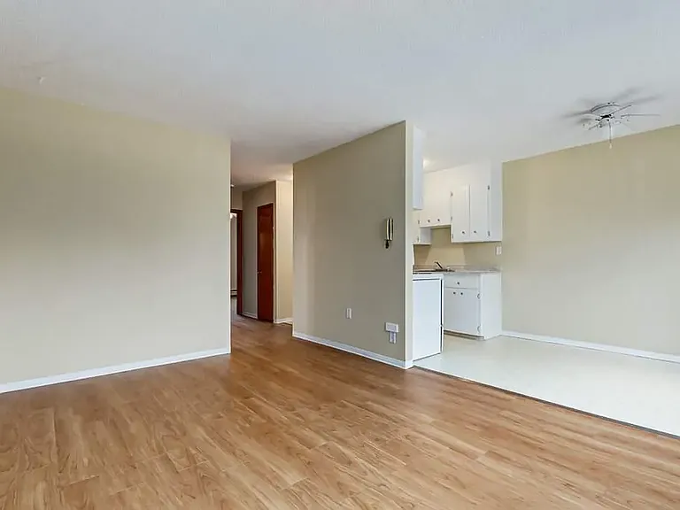 15 Darlington St E #15 — Photo 9