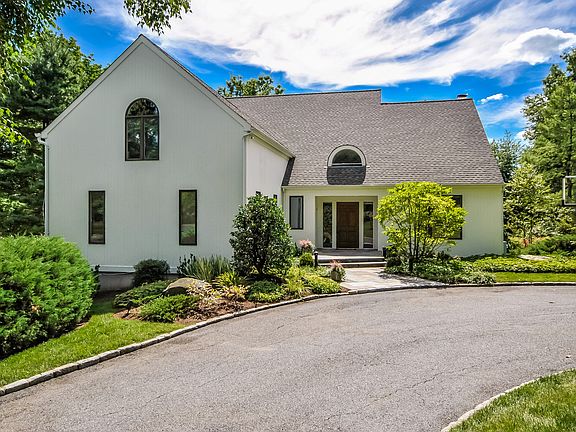 3rd image of 5 Purchase Hills Dr