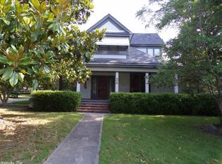 206 W Pine St, Warren, AR 71671