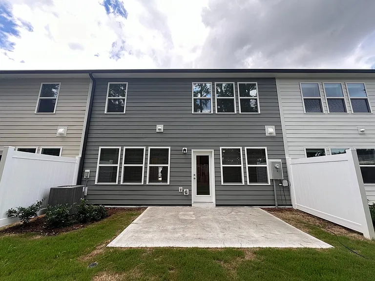 870 McKenzie Park Ter — Photo 21