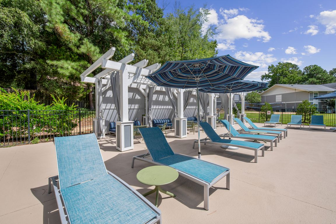 Exterior - Pool Lounge