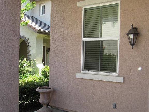 2nd image of 321 Anjou Cir