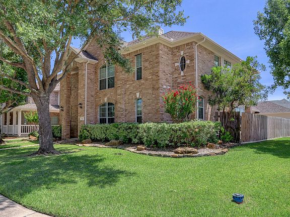 2nd image of 1927 Country Club Cove Dr