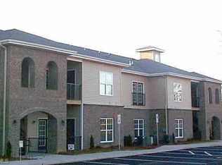 100 Thornton Ct APT B, Greensboro, NC 27407