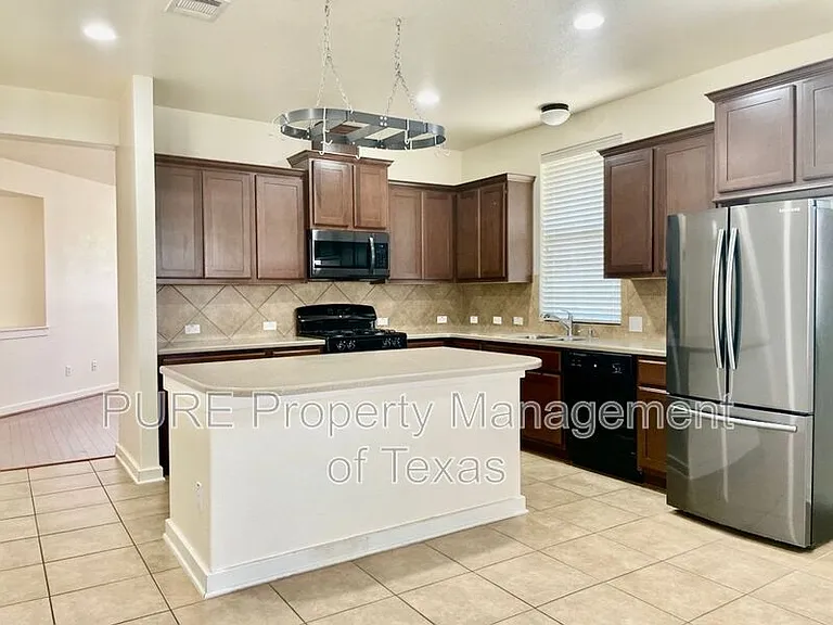 4718 Madrid Dr — Photo 6