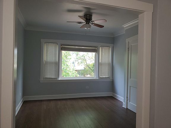 3rd image of 5222 N Ludlam Ave Unit 2