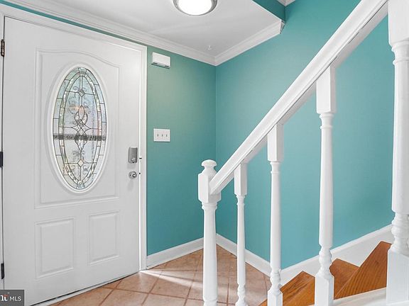 3rd image of 10102 Henry Ct
