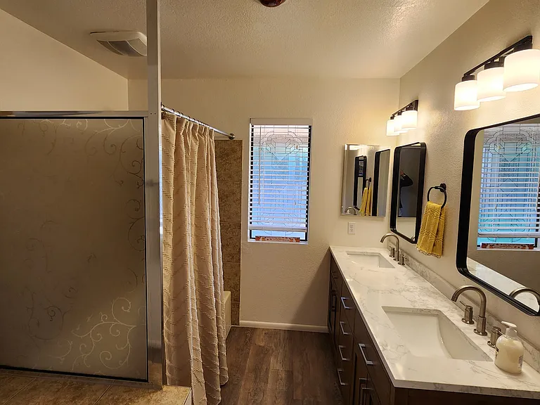 1631 E Elgin St — Photo 18