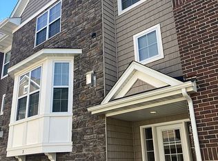 320 Clark Dr APT 2, Coralville, IA 52241