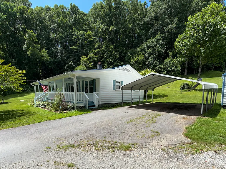 11 Corbin Ln — Photo 2