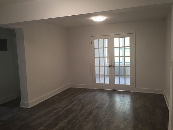 5th image of 13261 Sanford Ave APT 1B