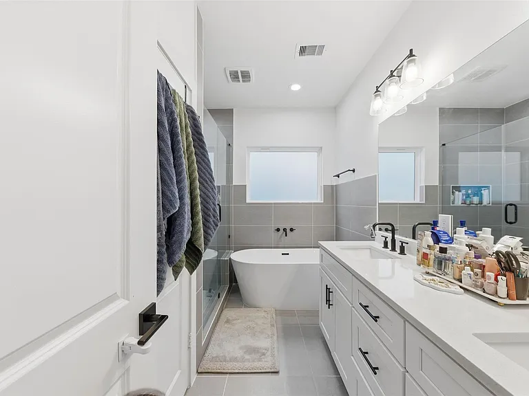 8317 Brecha Ln — Photo 8