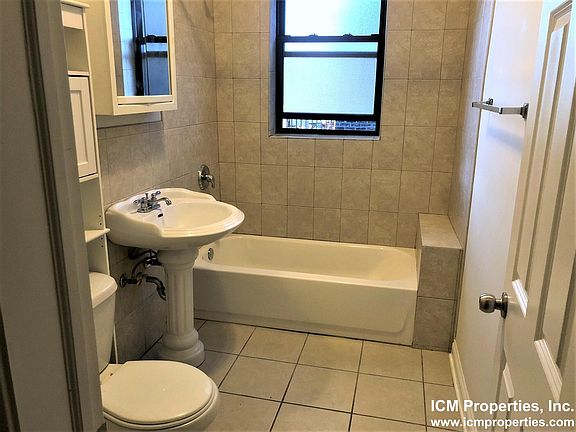 4th image of 2255 W Argyle St #2D